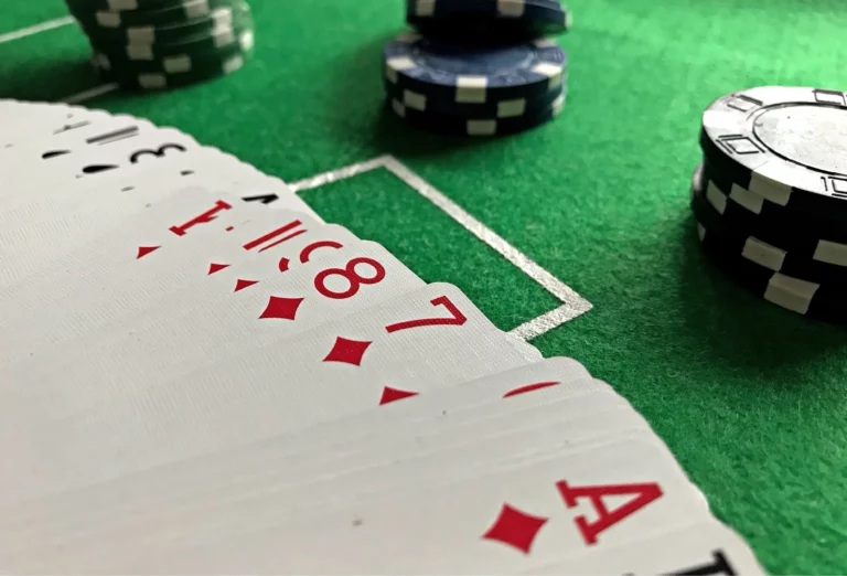 Blackjack vs. Baccarat: What is the Better Casino Game?