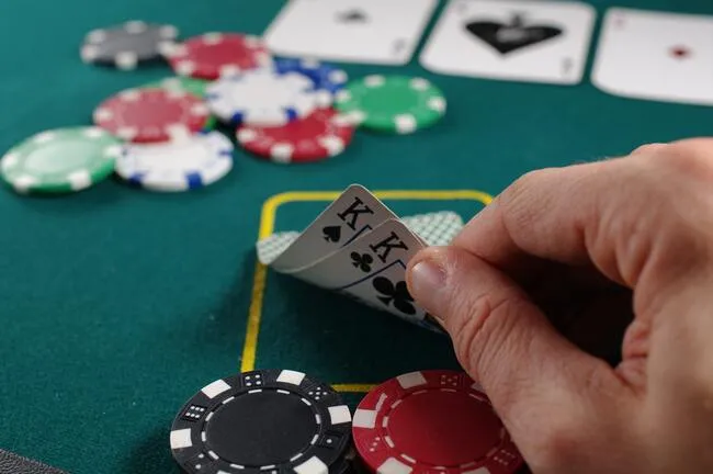 What You Need to Know About Texas Hold'em and Omaha Poker