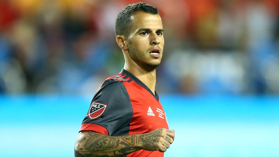 Balotelli out of Italy squad as Giovinco returns