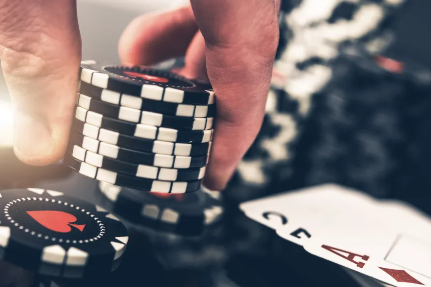 Poker Guide: Tips and Tricks for Spotting Opponent Tells