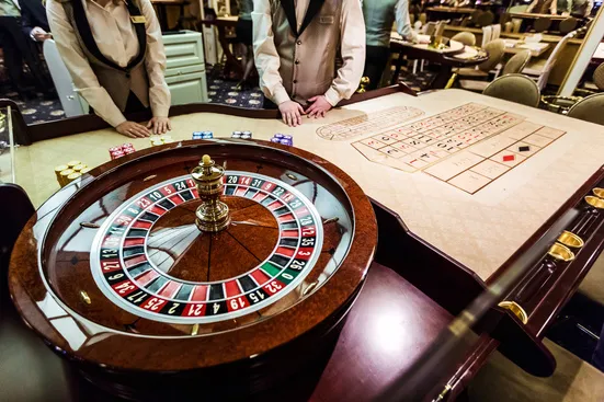 Betting on 'Hot' and 'Cold' Numbers in Roulette